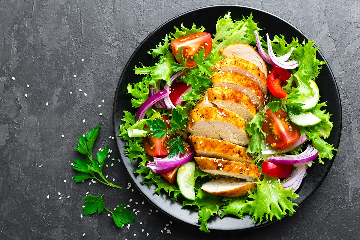 Izgara tavuklu salata