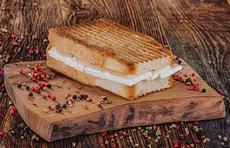 Beyaz peynirli tost